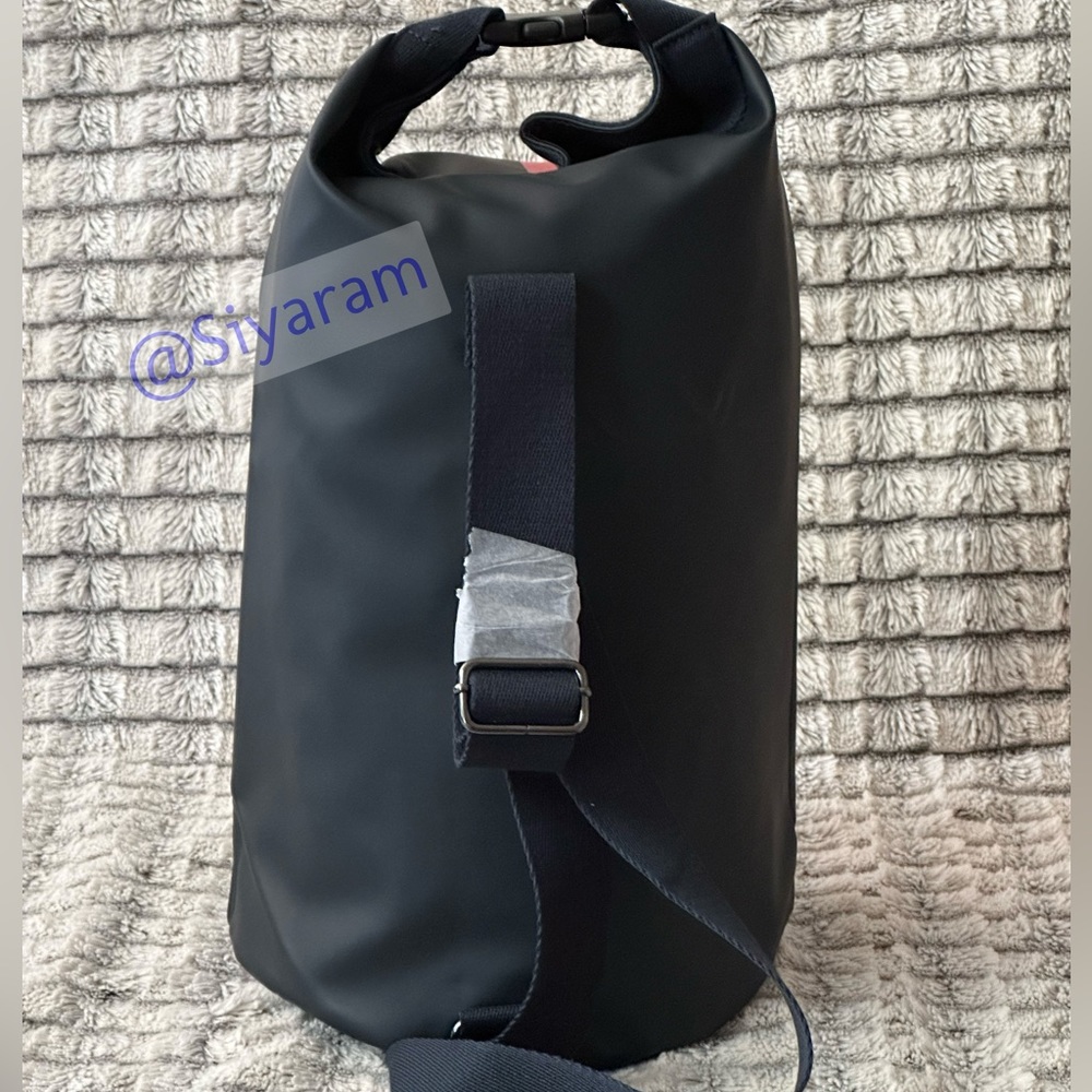 Prada sailing bag/ bucket bag/ gym bag / travel / Weekender bag - Picture 5 of 9